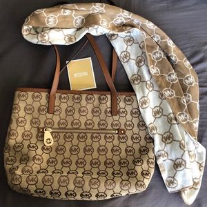 Michael Kors set/ handbag and scarf